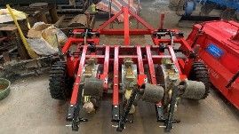 氣吸輔助機(jī)械式谷子精量排種器